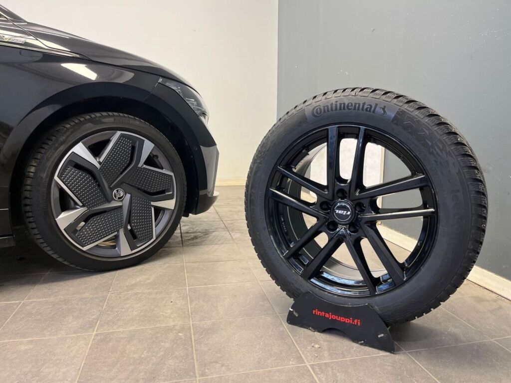 Skoda Enyaq 2023 Musta