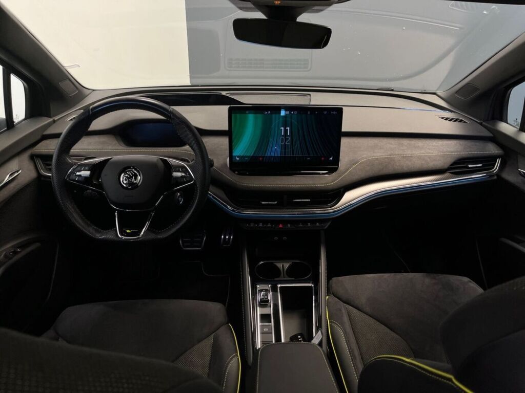 Skoda Enyaq 2023 Musta
