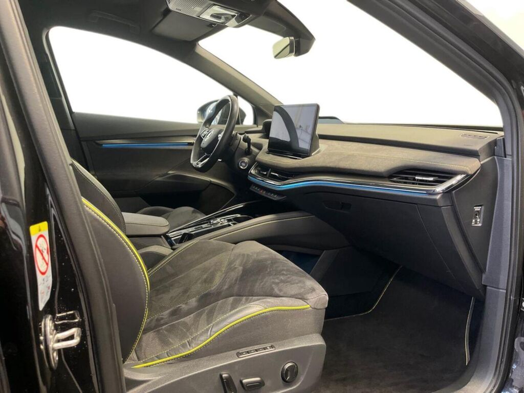 Skoda Enyaq 2023 Musta