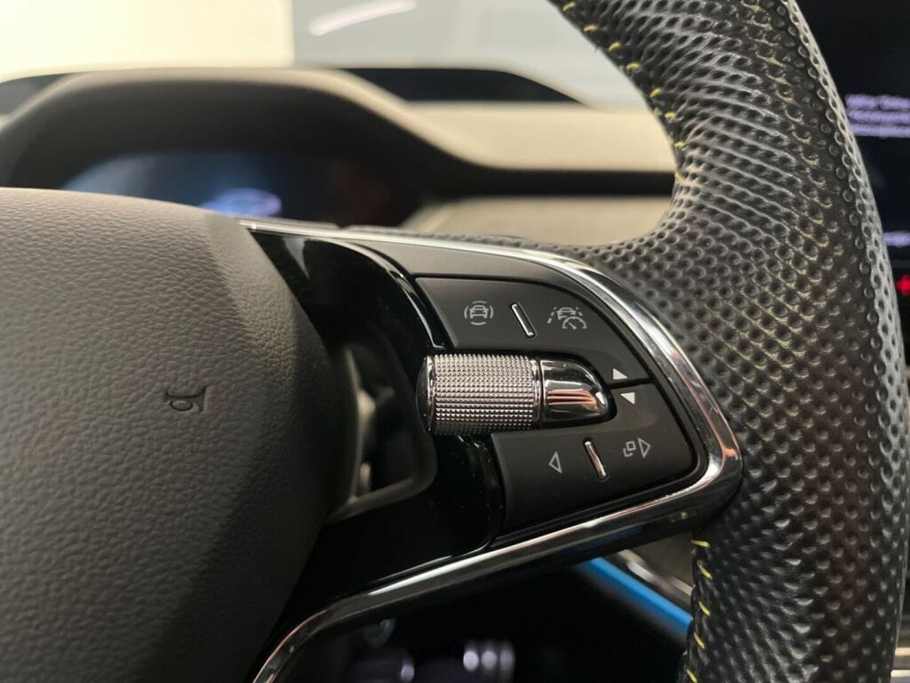 Skoda Enyaq 2023 Musta