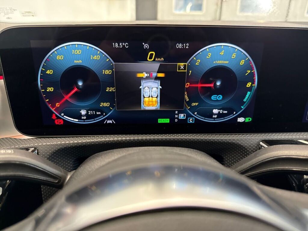 Mercedes-Benz CLA 2023 Musta
