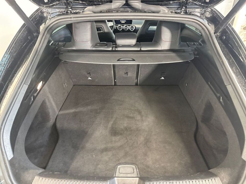 Mercedes-Benz CLA 2023 Musta