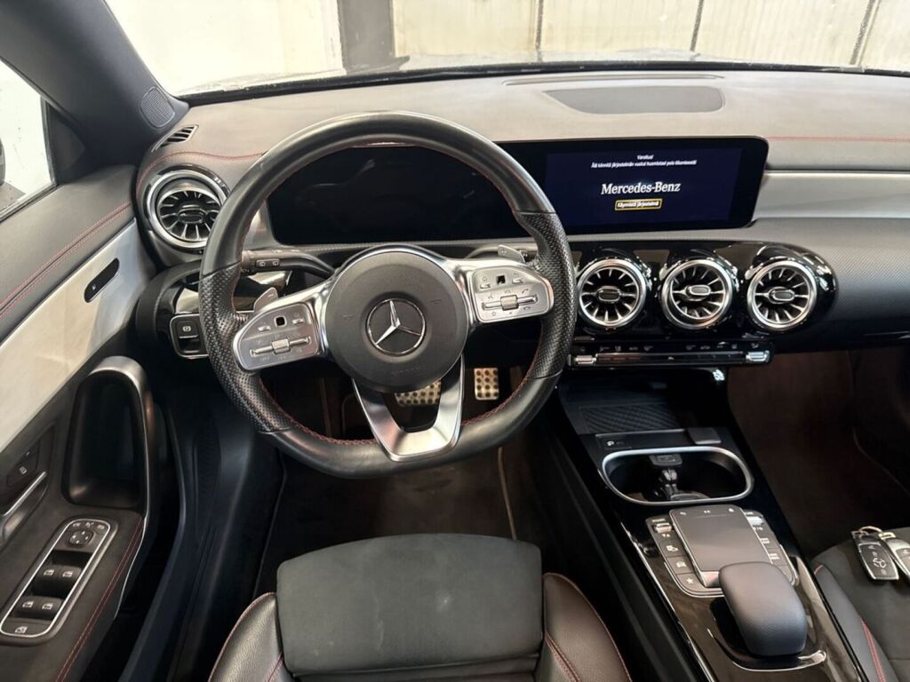 Mercedes-Benz CLA 2023 Musta
