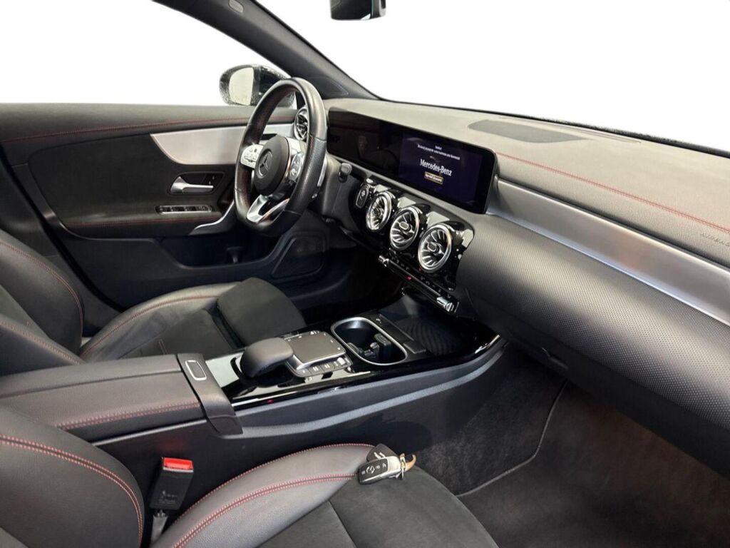 Mercedes-Benz CLA 2023 Musta