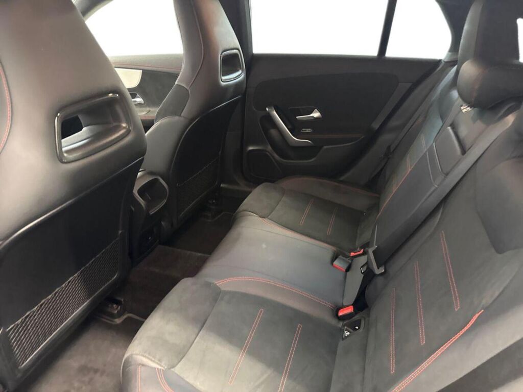 Mercedes-Benz CLA 2023 Musta