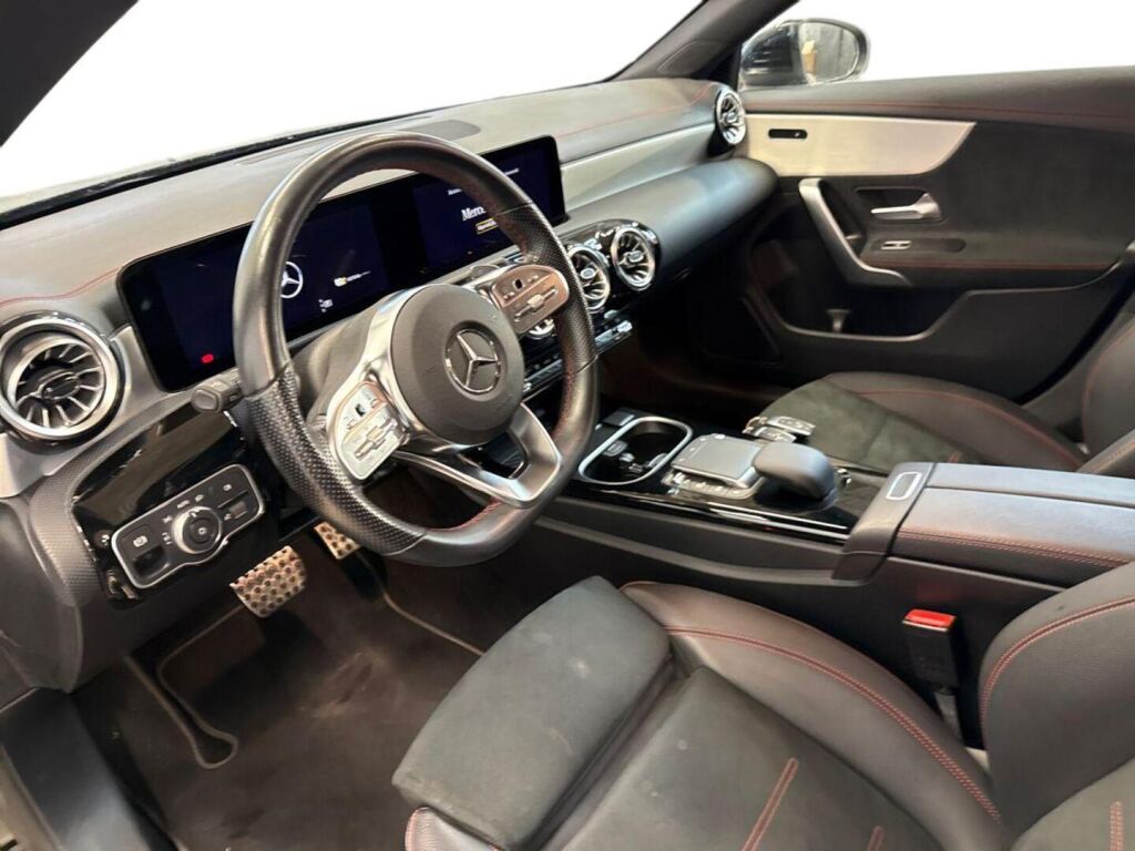 Mercedes-Benz CLA 2023 Musta