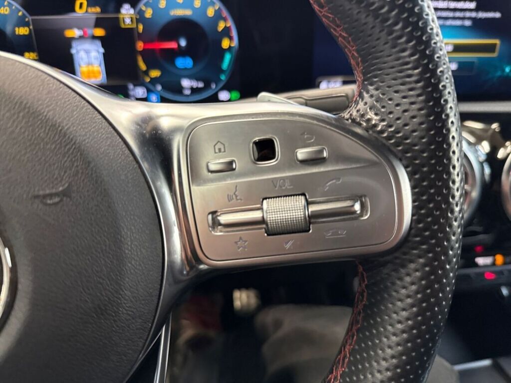 Mercedes-Benz CLA 2023 Musta
