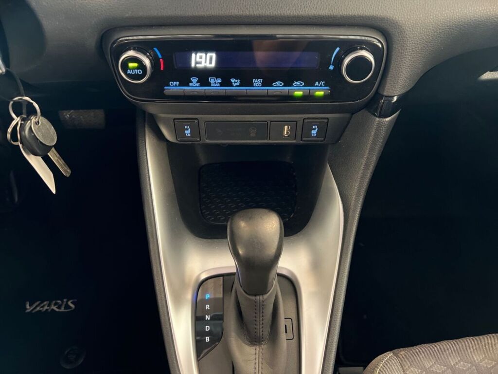 Toyota Yaris 2023 Valkoinen