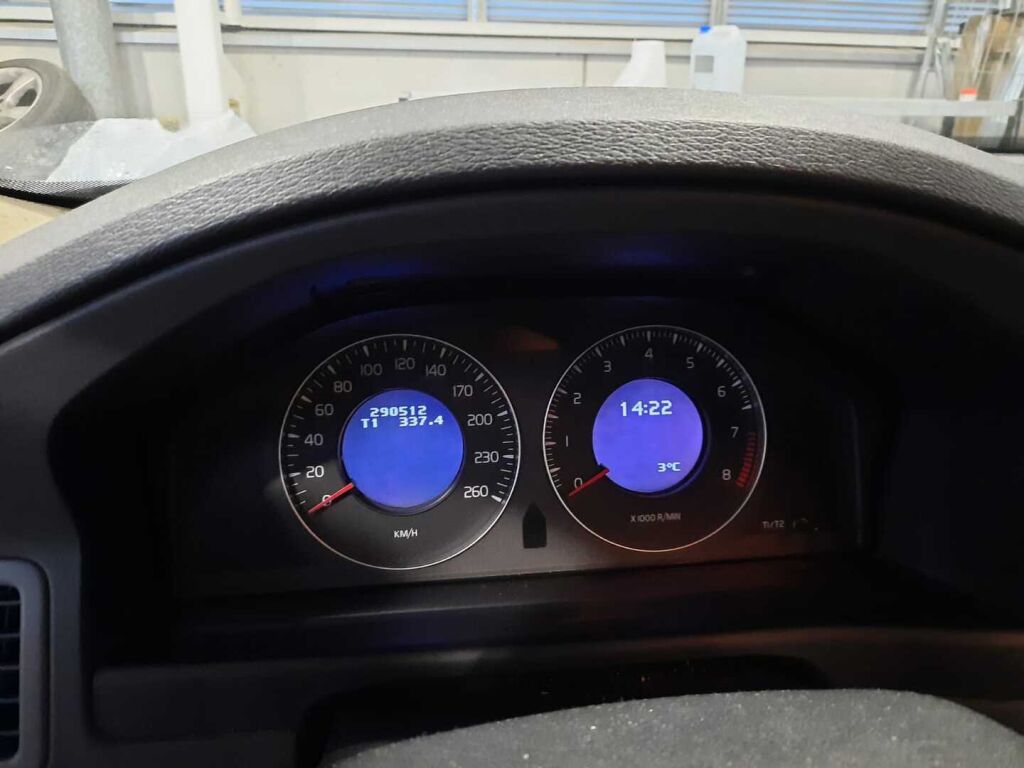 Volvo V70 2009 Musta