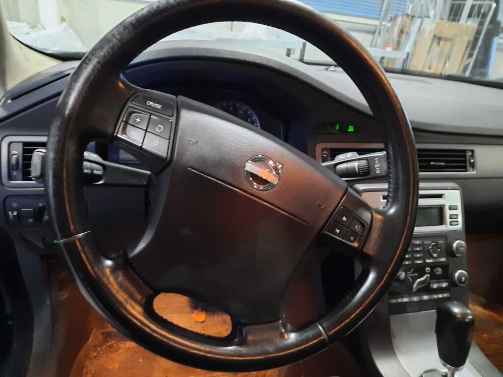 Volvo V70 2009 Musta