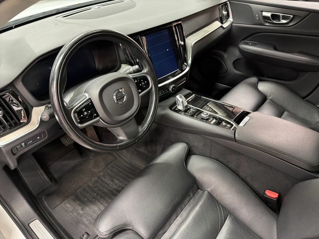 Volvo V60 2019 Valkoinen