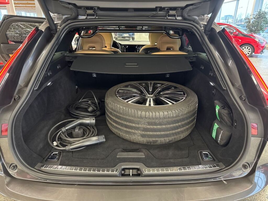 Volvo V90 2023 Metallinhohto Harmaa (PLATINUM GREY)