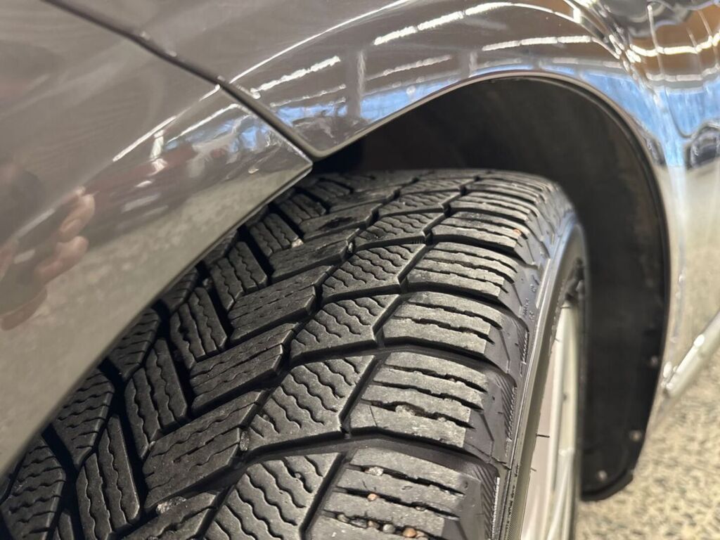 Volvo V90 2023 Metallinhohto Harmaa (PLATINUM GREY)