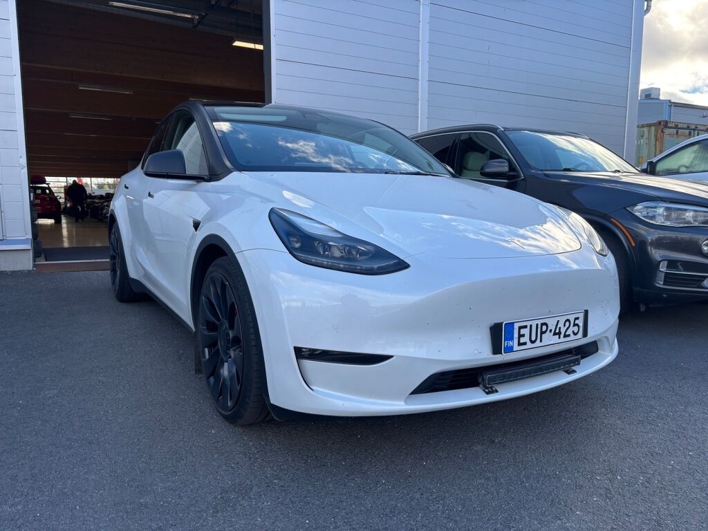 Tesla Model Y Performance 2022, bild 2/4