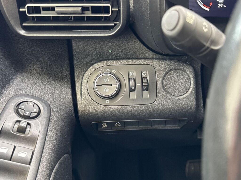 Opel Combo-e 2022 Ruskea (beige)