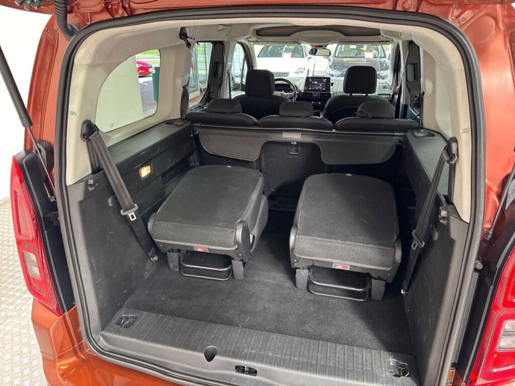 Opel Combo-e 2022 Ruskea (beige)