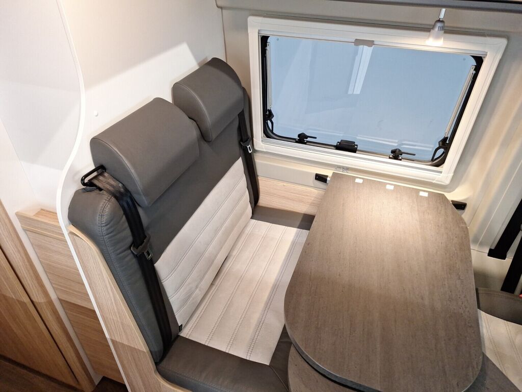 Sunlight Cliff 2023 Musta