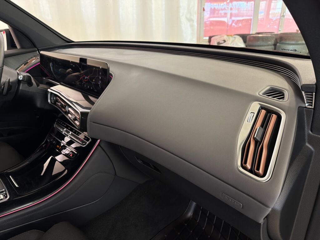Mercedes-Benz EQC 2023 Musta