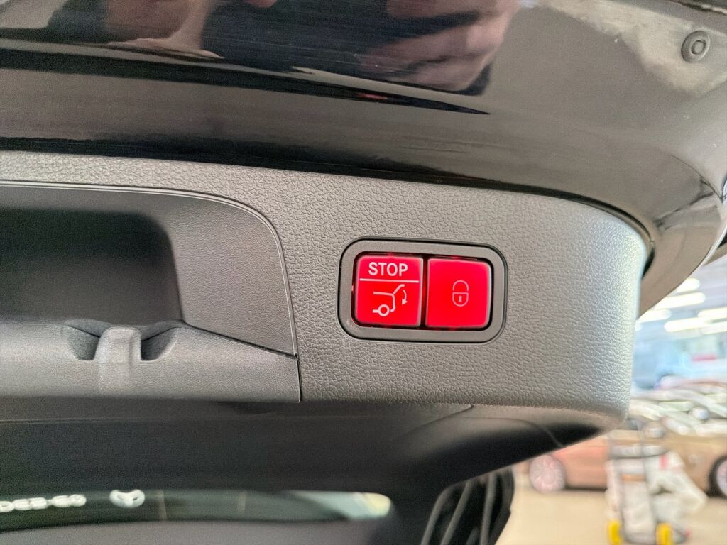 Mercedes-Benz EQC 2023 Musta