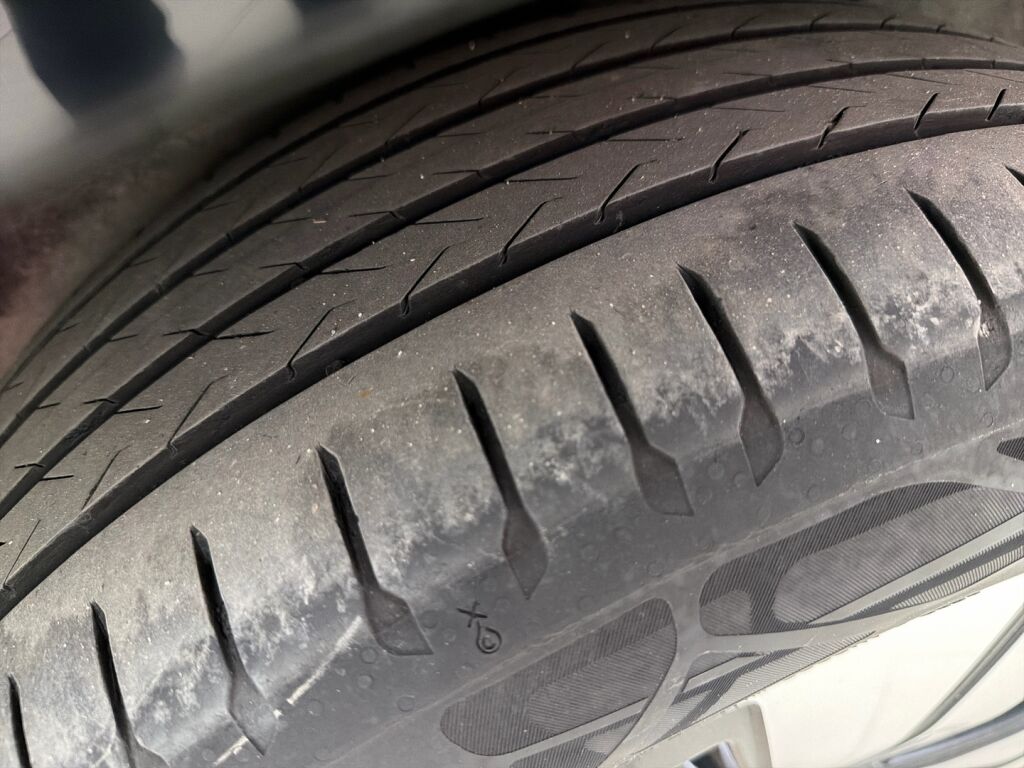 Mercedes-Benz EQC 2023 Musta