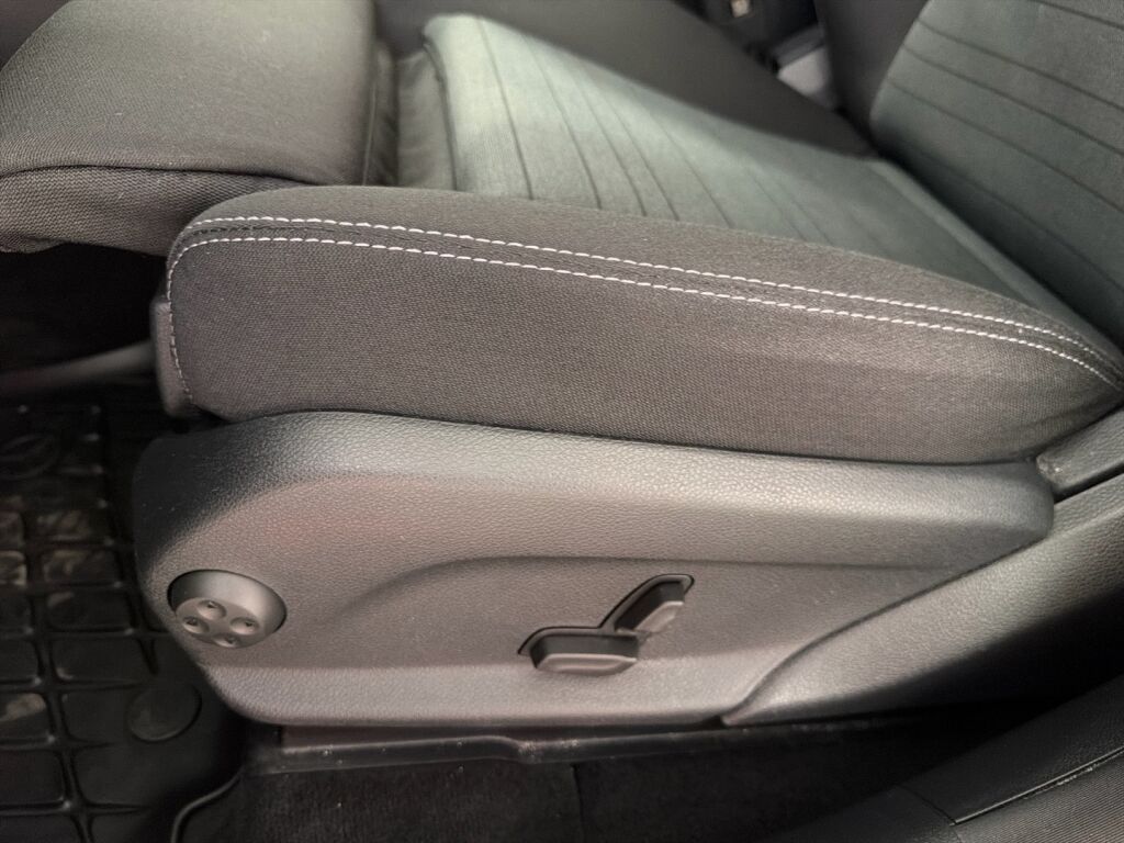 Mercedes-Benz EQC 2023 Musta