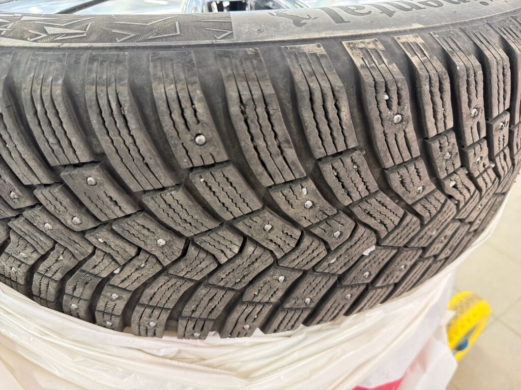 Mercedes-Benz EQC 2023 Musta