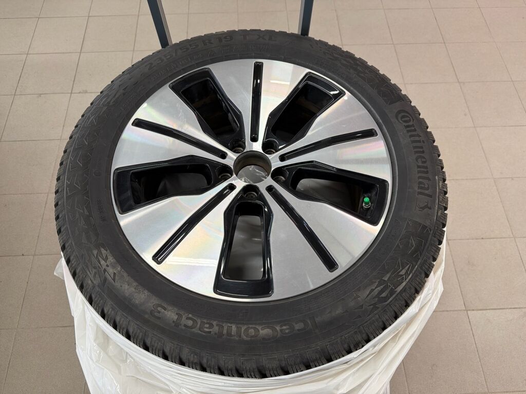 Mercedes-Benz EQC 2023 Musta