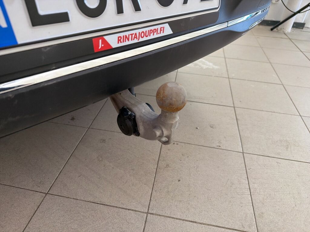 Mercedes-Benz EQC 2023 Musta