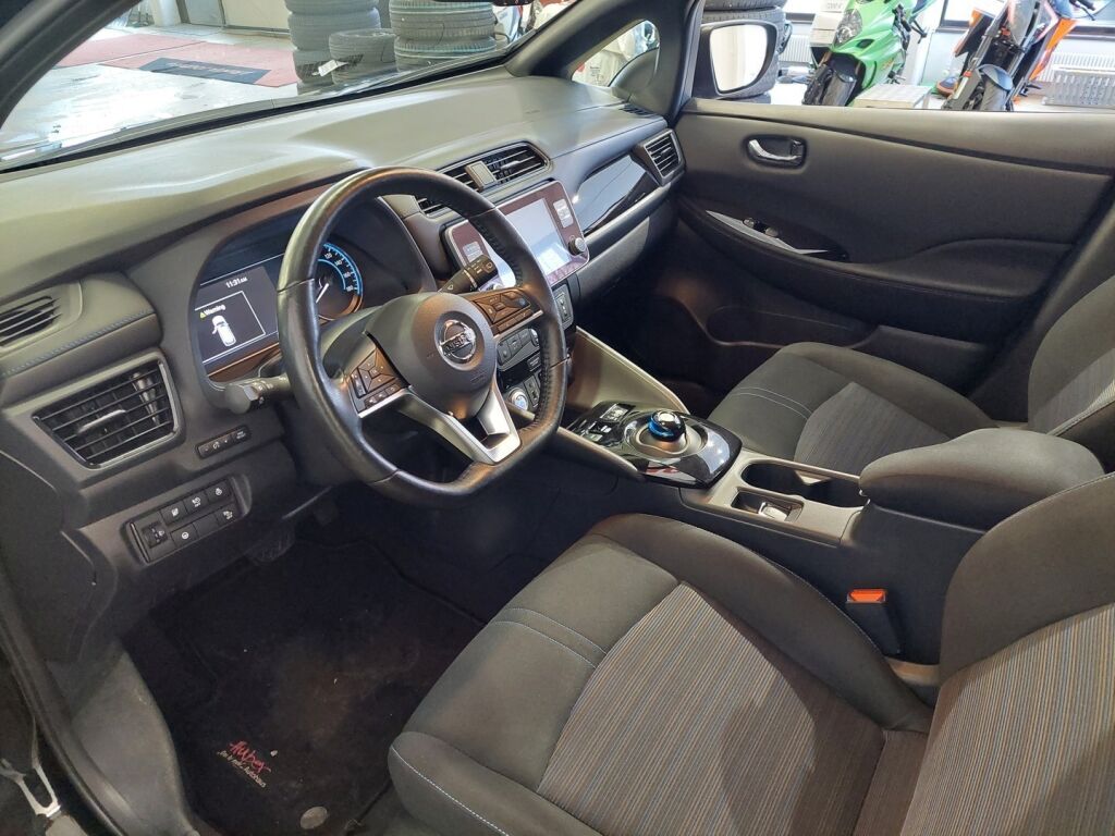Nissan Leaf 2022 Musta