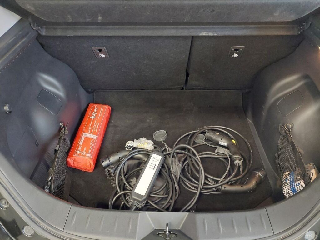 Nissan Leaf 2022 Musta