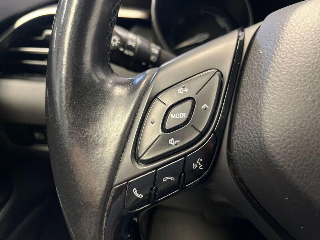 Toyota C-HR 2017 Valkoinen