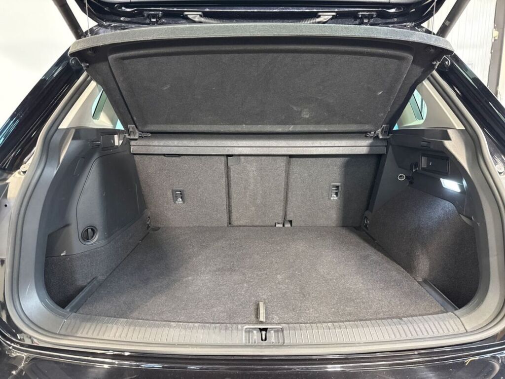 Volkswagen Tiguan 2024 Musta