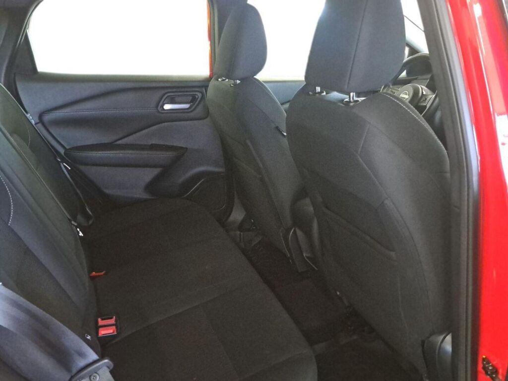 Nissan Qashqai 2024 Punainen
