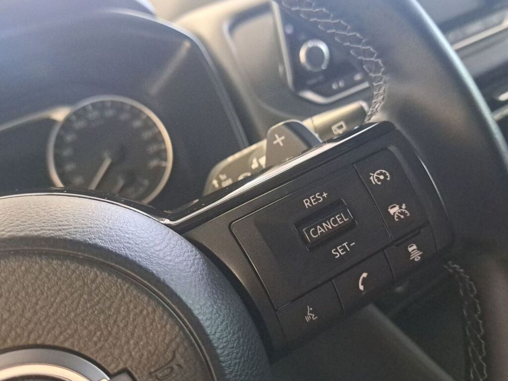 Nissan Qashqai 2024 Punainen