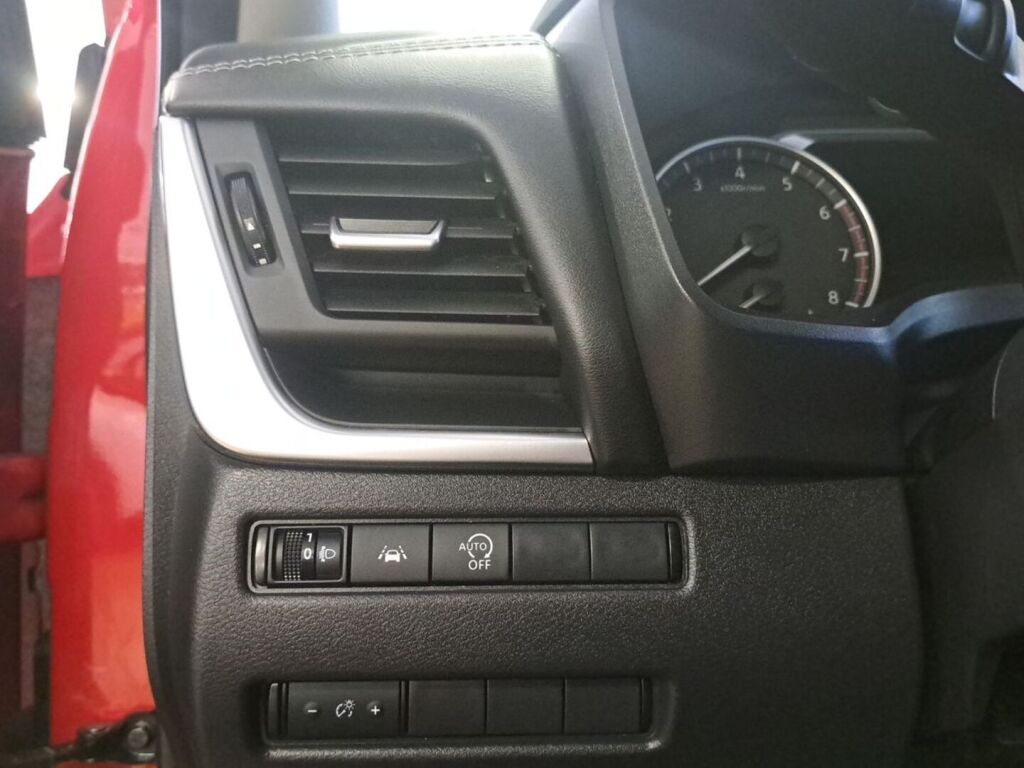 Nissan Qashqai 2024 Punainen