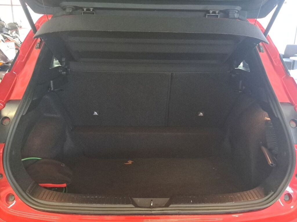 Nissan Qashqai 2024 Punainen