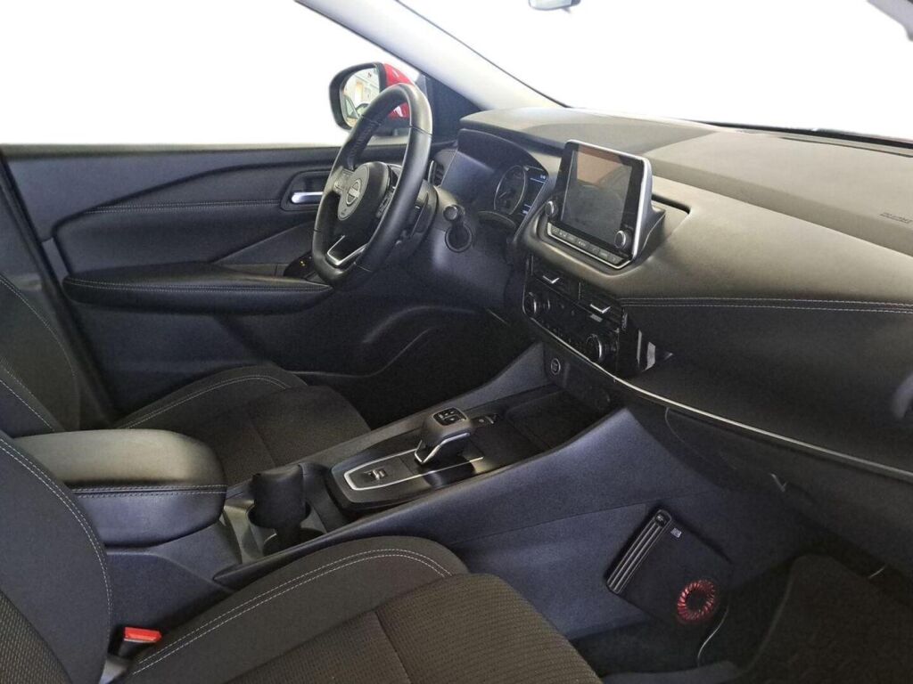 Nissan Qashqai 2024 Punainen