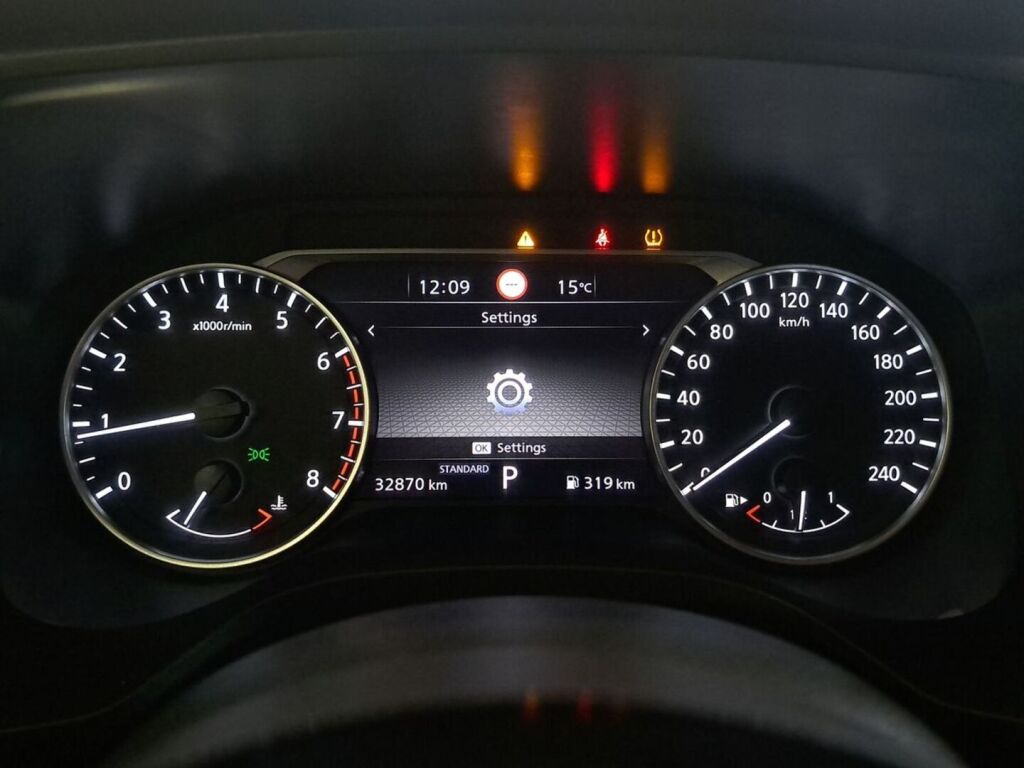 Nissan Qashqai 2024 Punainen