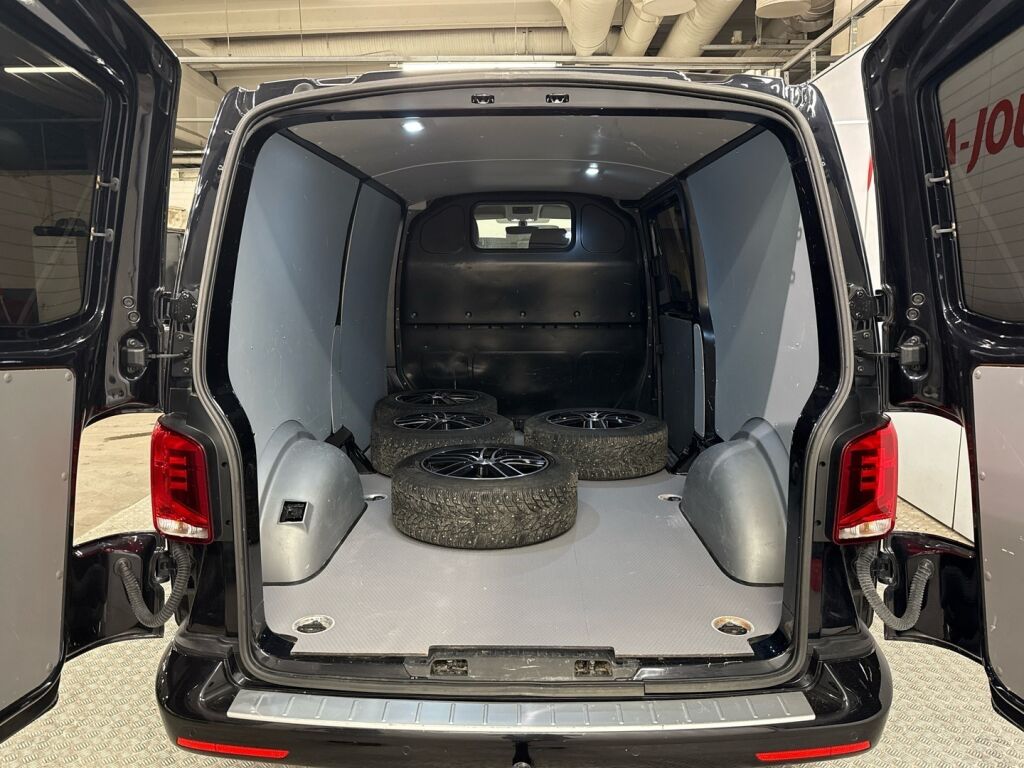 Volkswagen Transporter 2023 Musta