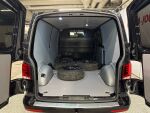 Volkswagen Transporter 2023 Musta