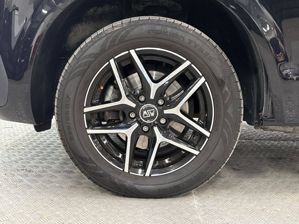 Volkswagen Transporter 2023 Musta