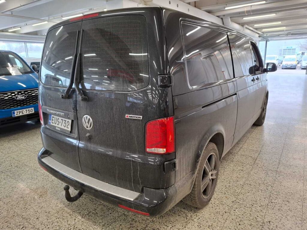 Volkswagen Transporter 2023 Musta