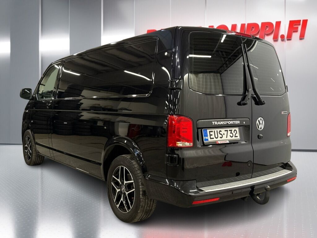 Volkswagen Transporter 2023 Musta