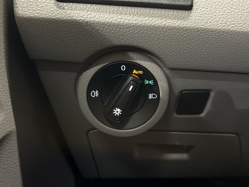 Volkswagen Transporter 2023 Musta