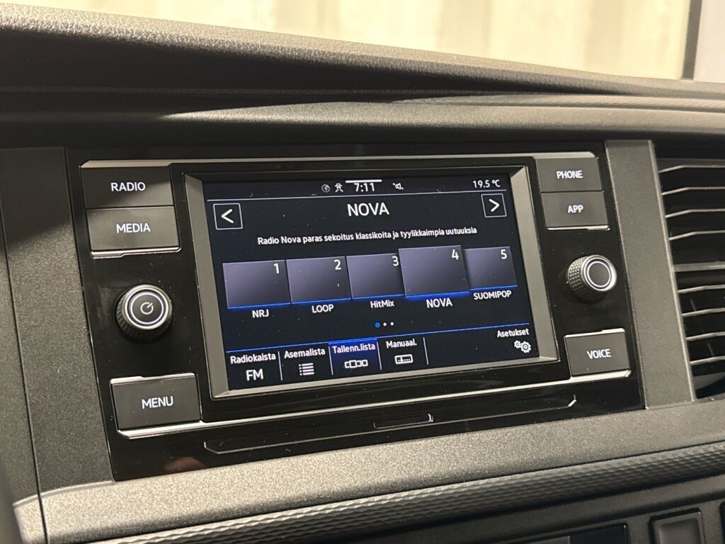 Volkswagen Transporter 2023 Musta