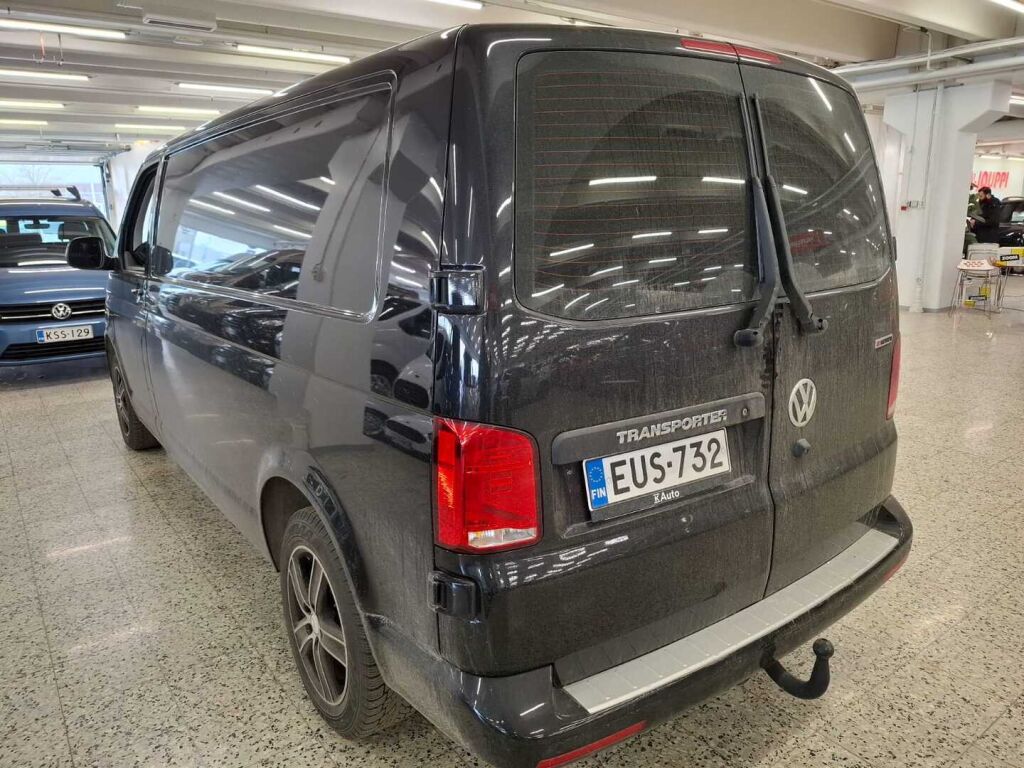 Volkswagen Transporter 2023 Musta