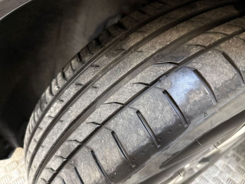 Ford Kuga 2020 Musta