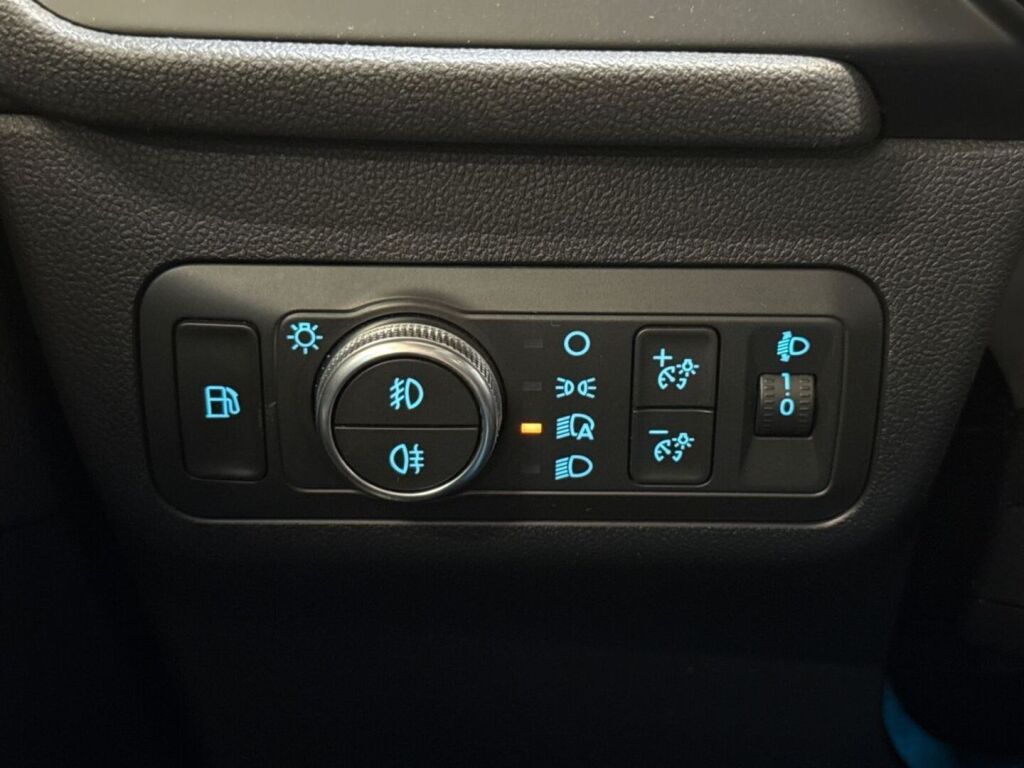 Ford Kuga 2020 Musta