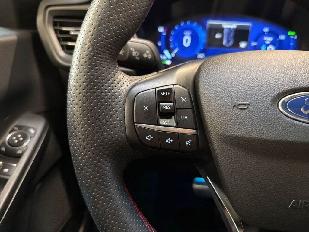 Ford Kuga 2020 Musta