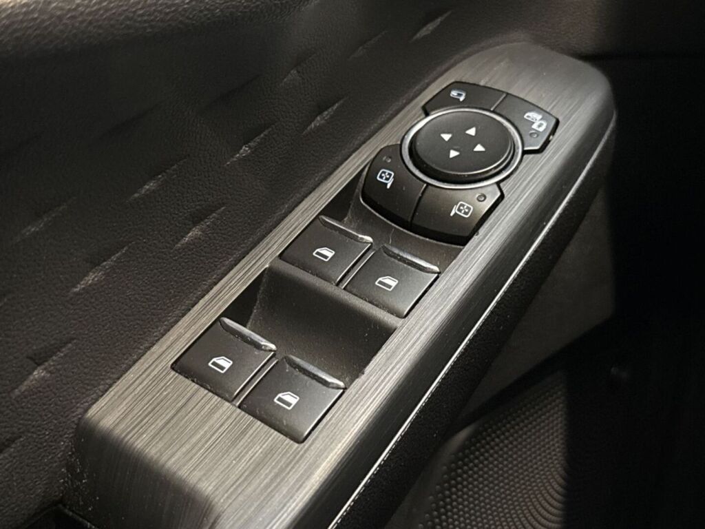 Ford Kuga 2020 Musta